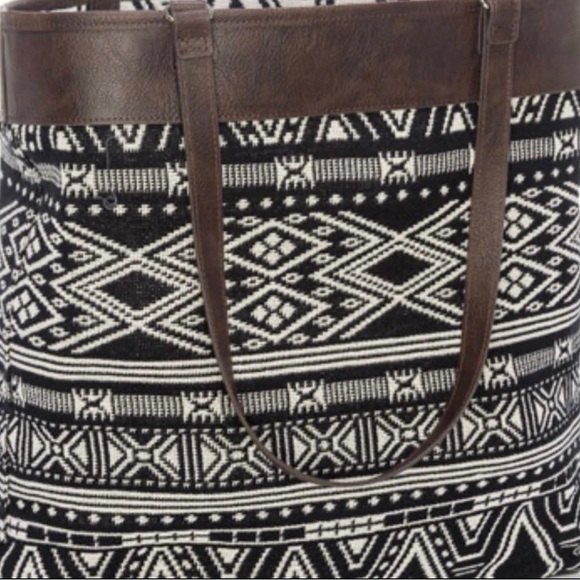 Thirty One Reversible Tote in Rio Weave - Picture 7 of 13